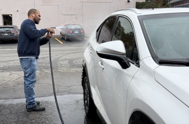 shop-technician-reconditioning-detailing-white-suv